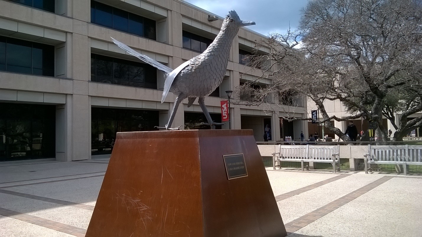 The Roadrunner statue in the Main Campus.jpg